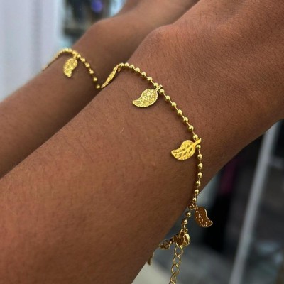 Detalhes do produto Pulseira Banhada a Ouro Elo de Bolinhas Com 08 Pingentes de Folhas